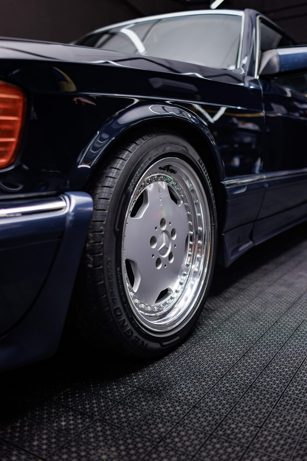 Mercedes-Benz 560 SEC