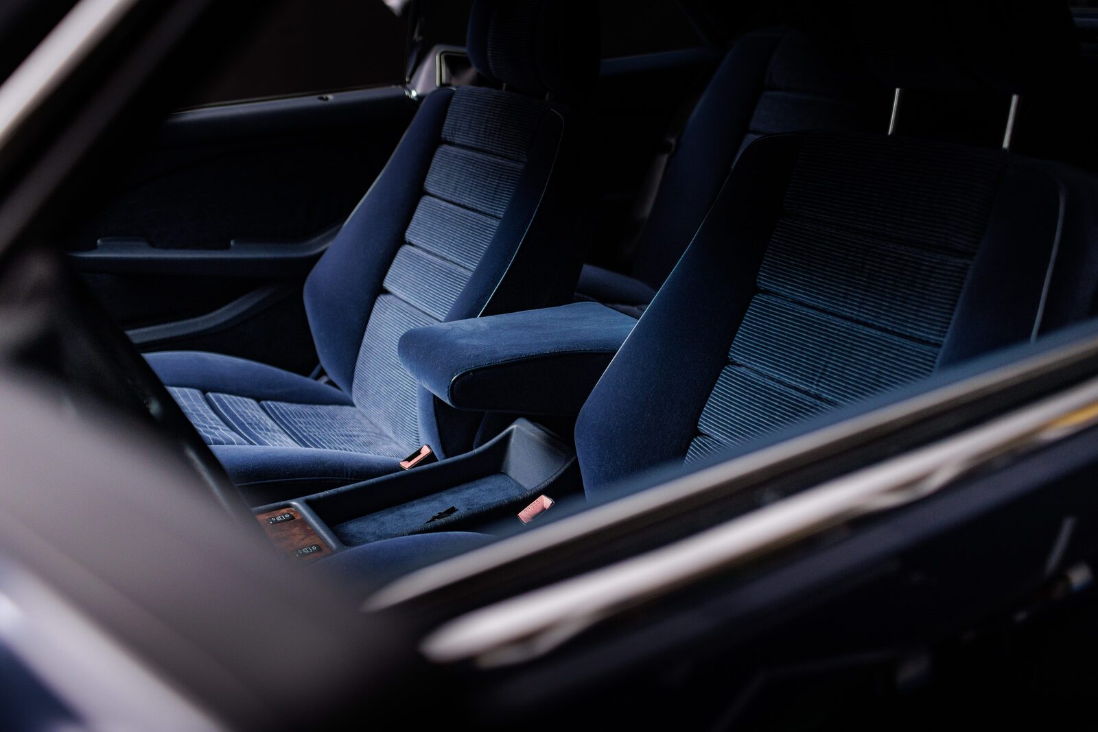 Mercedes-Benz 560 SEC